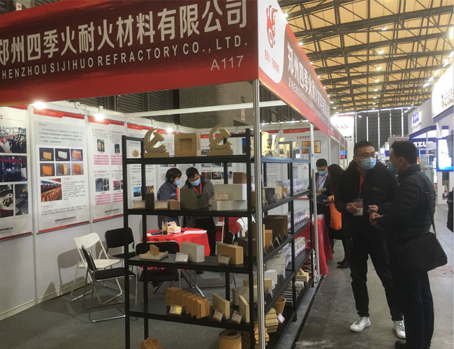 客戶詢問(wèn)耐材產(chǎn)品，郭經(jīng)理跟客戶溝通具體的工況